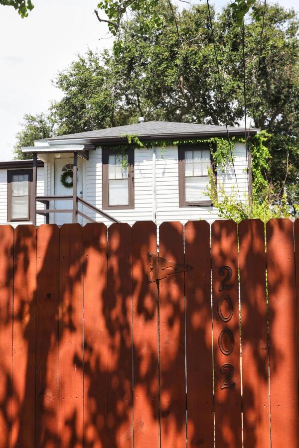 Heart Of Galveston Stylish Apt Near Attractions Apartment Exterior photo